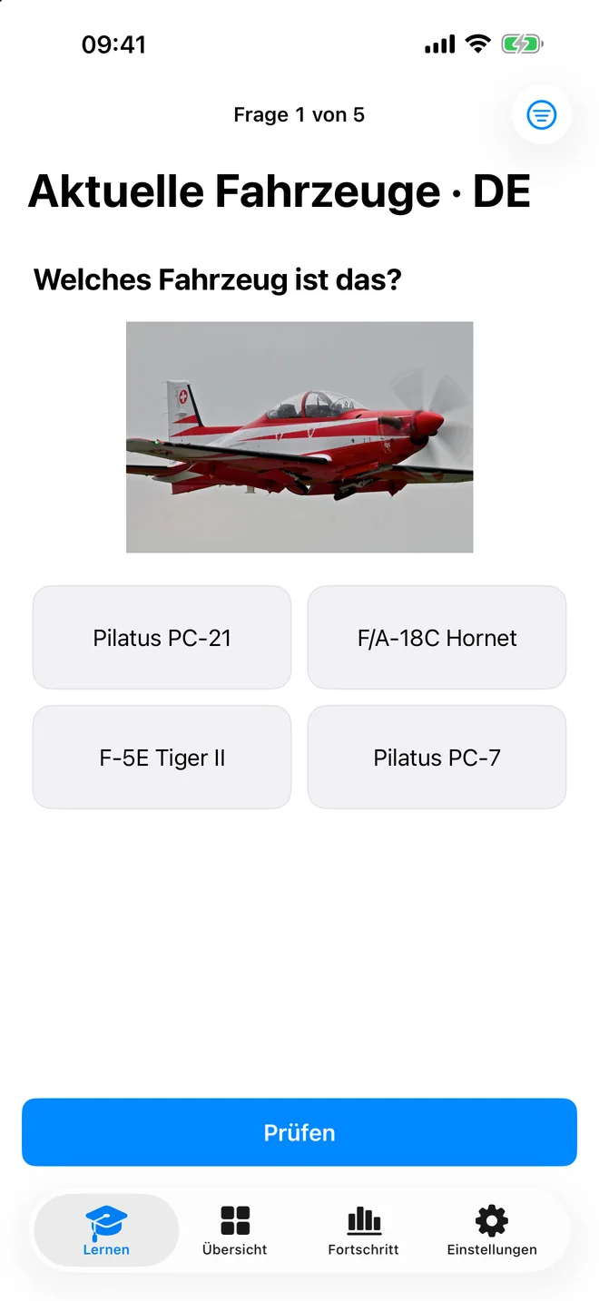 Das deutsche Fahrzeugquiz zeigt einen Pilatus PC-21 und vier Antworten.